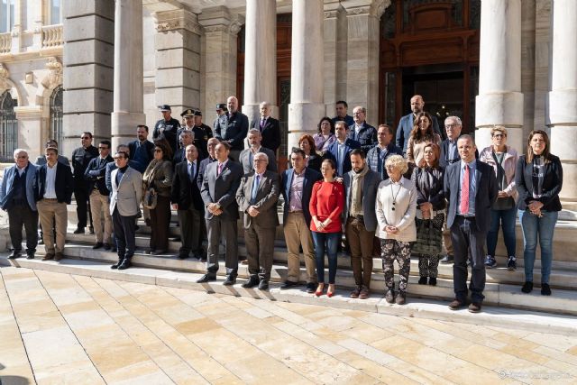 El Ayuntamiento de Cartagena guarda un minuto de silencio en homenaje a las víctimas del 11-M - 1, Foto 1