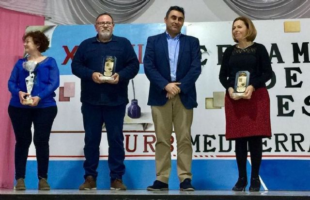 José Quesada y María Josefa Nario recogen sus premios en la Urbanización Mediterráneo - 1, Foto 1