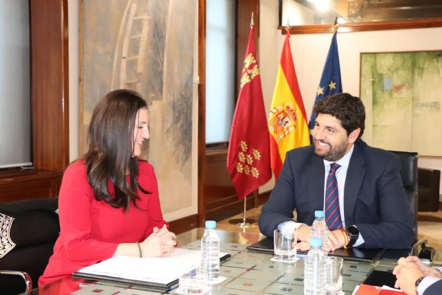 Fernando López Miras se reúne con la presidenta del Colegio Oficial de Secretarios, Interventores y Tesoreros de la Región - 1, Foto 1