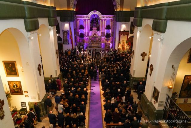 Los Marrajos culminan sus actos litúrgicos con el canto del salmo Miserere al Jesús Nazareno - 1, Foto 1