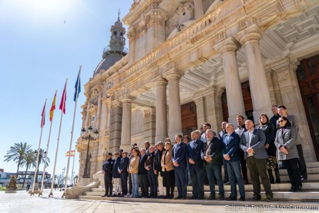 El Ayuntamiento de Cartagena guarda un minuto de silencio en el 20 aniversario del atentado 11-M de Madrid - 1, Foto 1