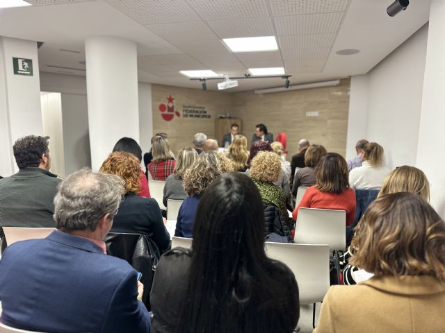 El TSJ reúne a lo a representantes y técnicos de la administración regional y local para concienciar sobre la prestación en beneficio a la comunidad - 1, Foto 1