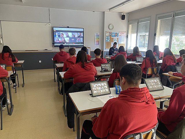 Alfonso Guerra participa en el proyecto educativo: “Tengo una pregunta para usted”, Foto 4