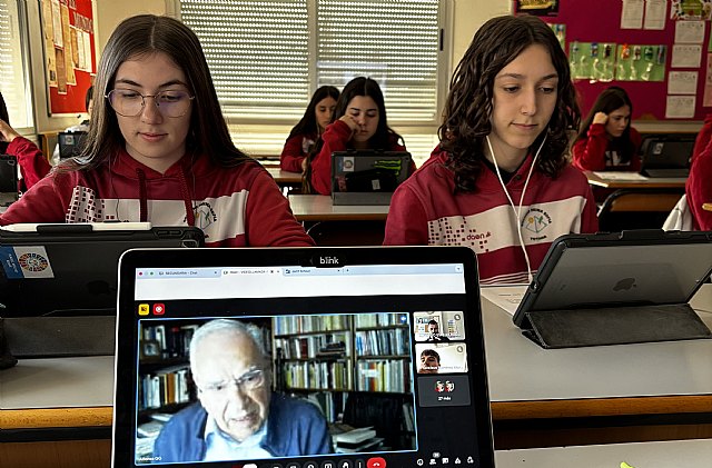 Alfonso Guerra participa en el proyecto educativo: “Tengo una pregunta para usted”, Foto 1