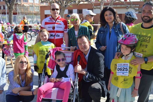 Más de 800 personas participan en la II Edición de la Marcha Cicloturista Solidaria en Familia - 1, Foto 1