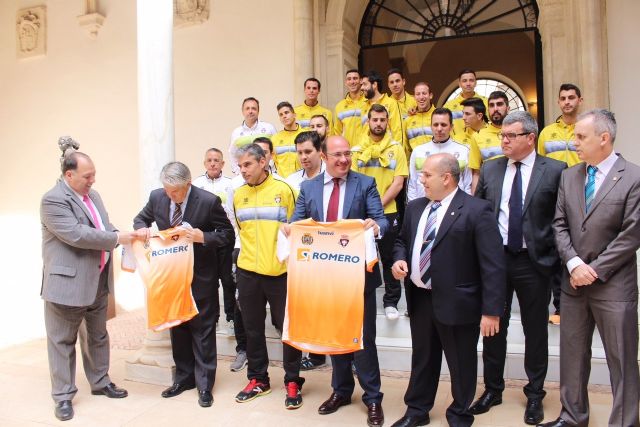 El presidente recibe al equipo cartagenero de fútbol sala Plásticos Romero con motivo de su ascenso a la Primera División - 1, Foto 1