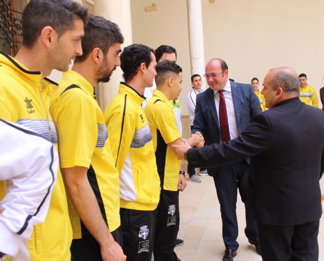 El presidente recibe al equipo cartagenero de fútbol sala Plásticos Romero con motivo de su ascenso a la Primera División - 2, Foto 2