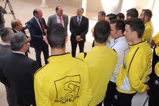 El presidente recibe al equipo cartagenero de fútbol sala Plásticos Romero con motivo de su ascenso a la Primera División - 4, Foto 4