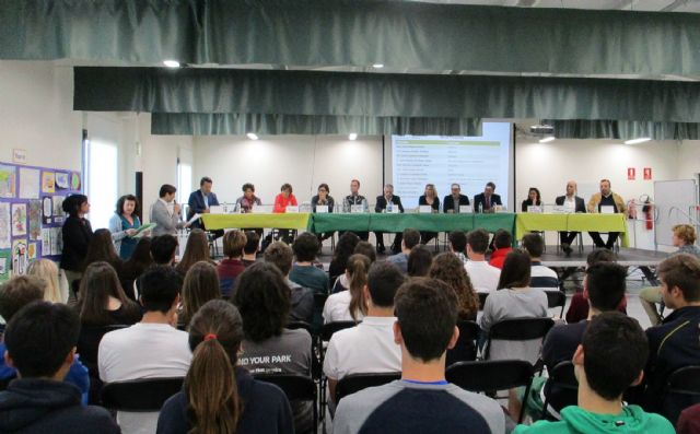 12 profesionales de gran prestigio de murcia se reúnen para dar consejo a jóvenes estudiantes sobre su futuro profesional - 1, Foto 1