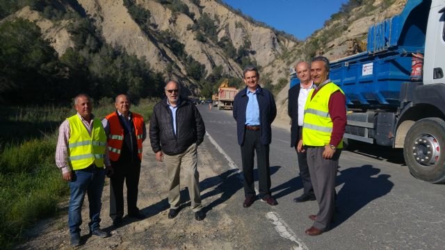 Fomento inicia las obras de limpieza de desprendimientos en el Puerto del Garruchal - 1, Foto 1