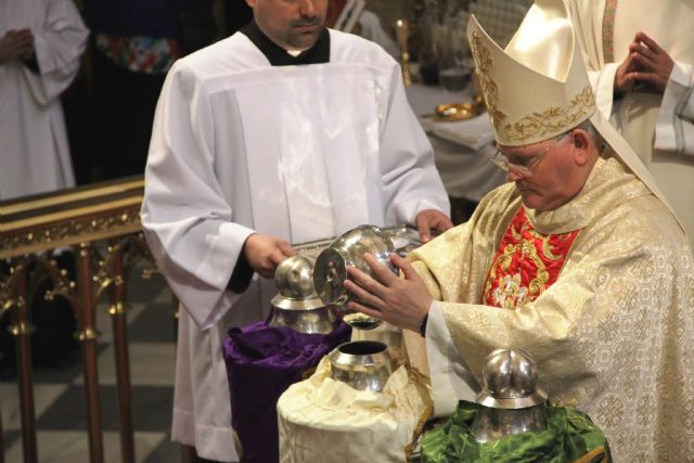 “No sé cómo decir más alto y mejor, lo orgulloso que estoy de mis hermanos sacerdotes”, Mons. Lorca en la Misa Crismal - 5, Foto 5