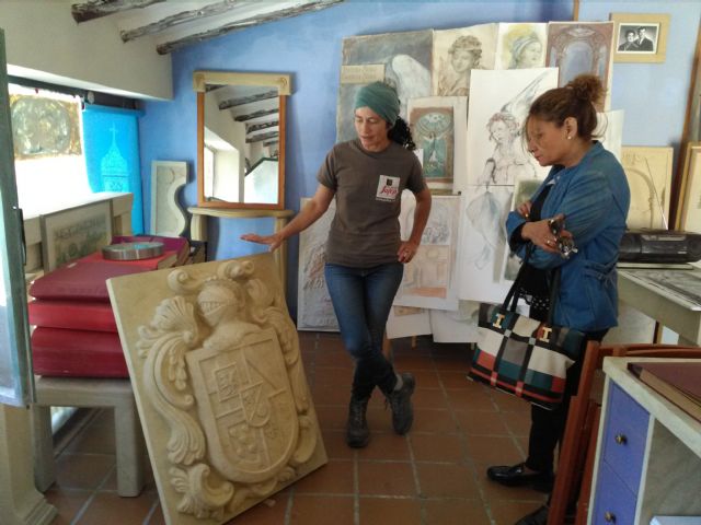 La directora general de Comercio visita el taller artesano de Piedra Viva - 1, Foto 1