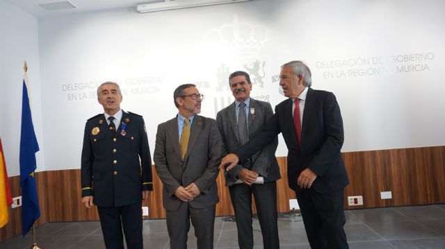 La Delegación del Gobierno distingue a Cruz Roja Española Región de Murcia y al Inspector Jefe de la Policía Local de Murcia con las Medallas al Mérito de la Protección Civil - 2, Foto 2