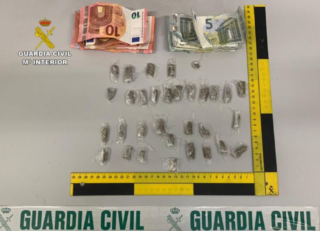 La Guardia Civil desmantela en Torre Pacheco un punto de venta de droga al menudeo - 2, Foto 2