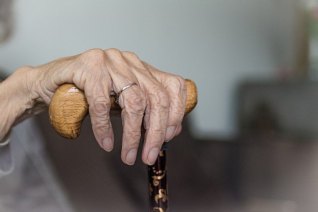 Bastón, muletas o andador: cómo saber cuál es la mejor opción - 1, Foto 1