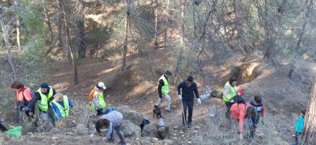 Las Asociaciones Región de Murcia Limpia y Vecinos de La Alberca y Fundown lucha contra la basuraleza en albergues y zonas verdes de la comunidad - 1, Foto 1