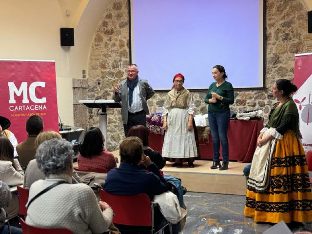 MC divulga una charla sobre la indumentaria tradicional del Campo de Cartagena ante las próximas Cruces de Mayo - 4, Foto 4