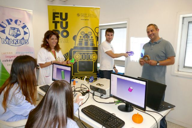 La UPCT enseña a jóvenes pacientes del Reina Sofía cómo programar e imprimir en 3D un robot - 2, Foto 2