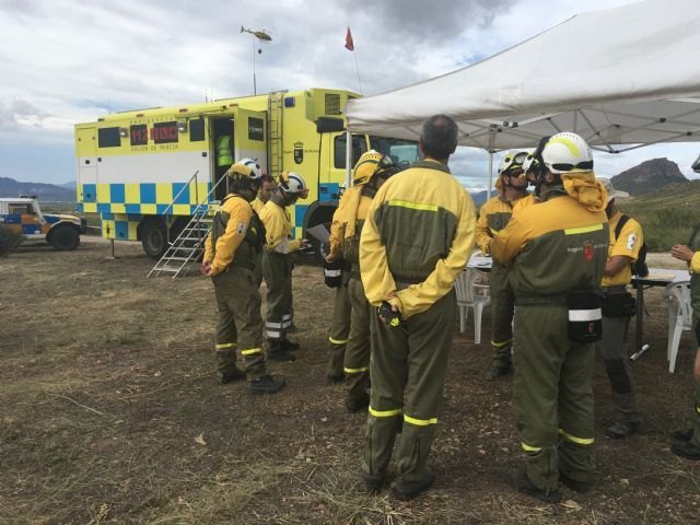 Más de 150 personas y 10 aeronaves de tres comunidades autónomas y el Estado coordinan en Cieza sus medios contra incendios forestales - 2, Foto 2