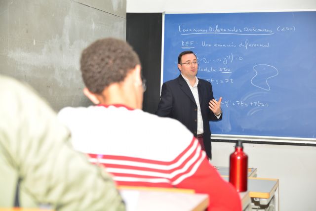 La Sociedad Internacional de Ecuaciones en Diferencia premia al catedrático de la UPCT Juan Luis García Guirao - 1, Foto 1