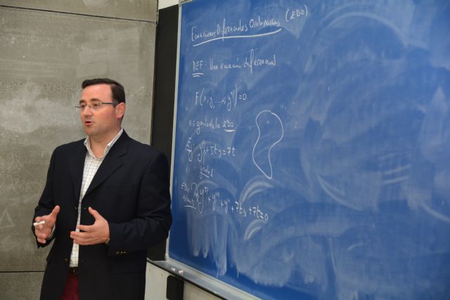 La Sociedad Internacional de Ecuaciones en Diferencia premia al catedrático de la UPCT Juan Luis García Guirao - 2, Foto 2