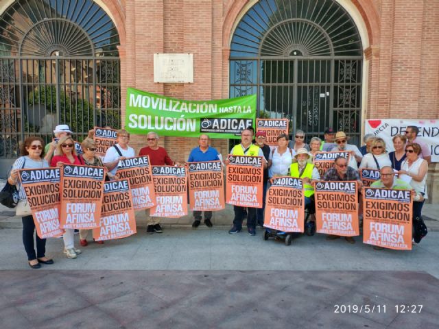 Adicae Murcia se concentra para llevar a España ante el Tribunal de Estraburgo por los casos Fórum-Afinsa-Arte y Naturaleza - 1, Foto 1