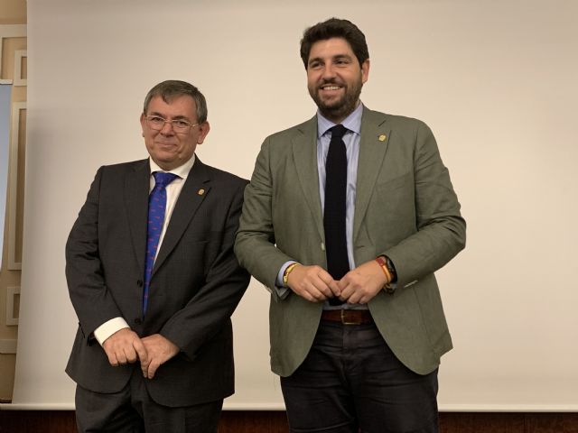 El presidente López Miras asiste al acto de entrega de distinciones de la Confederación Española de Centros de Enseñanza - 2, Foto 2