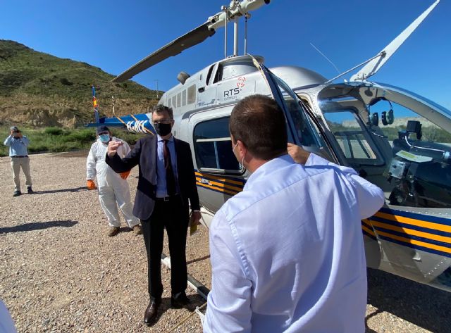 Un helicóptero con 600 litros de capacidad se suma al dispositivo para acabar con los mosquitos en el municipio de Murcia - 2, Foto 2