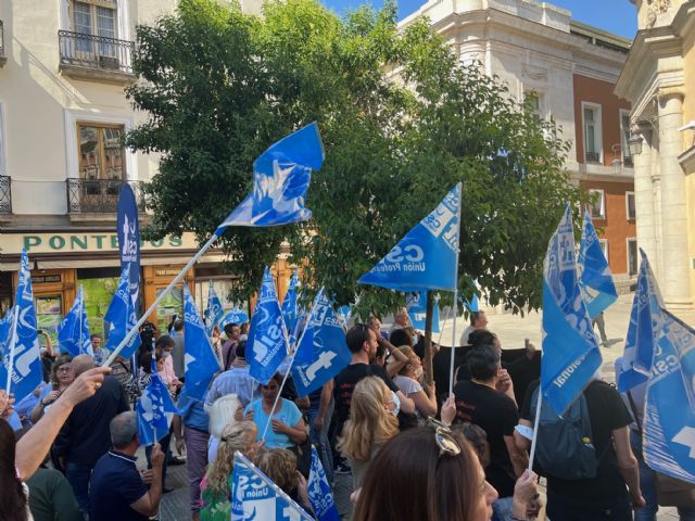 Centenares de Empleados Públicos se concentran frente a la sede del Gobierno regional por la defensa de la Estabilización, Promoción y Funcionarización - 2, Foto 2