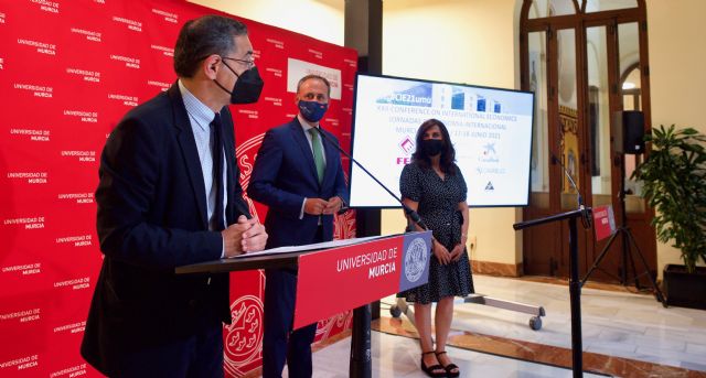 Especialistas de las mejores instituciones de Economía del mundo se dan cita en la Universidad de Murcia - 1, Foto 1