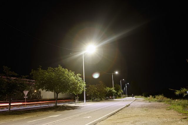 El Ayuntamiento de Lorca culmina los trabajos de iluminación del camino de servicio que conecta la ronda sur con el Centro Comercial - 1, Foto 1