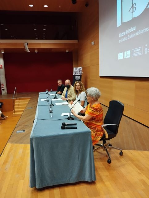 Cerca de 200 mayores de Murcia clausuran sus clubes de lectura entre recitales y reflexiones - 1, Foto 1