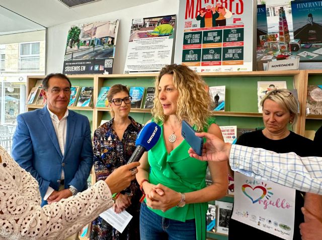 El Ayuntamiento inicia los actos de Lorca con Orgullo 2024 con una donación de libros LGTBIQ a la biblioteca Pilar Barnés - 2, Foto 2