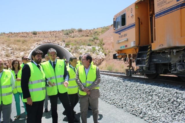 Comunidad y Ministerio acuerdan crear una comisión bilateral de seguimiento del estado de las infraestructuras en la Región - 4, Foto 4