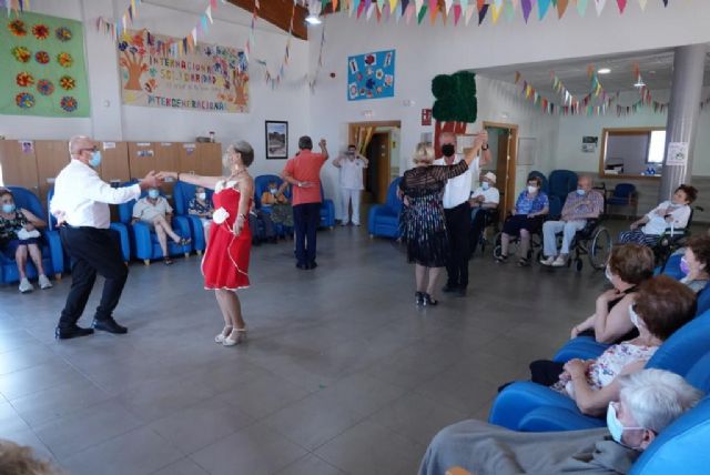 El centro de Estancias Diurnas de Los Dolores clausura sus actividades de verano con una exhibición de baile - 1, Foto 1