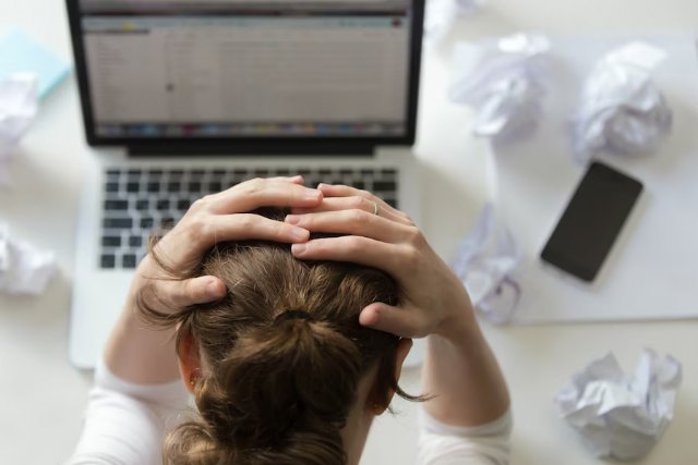 Casi la mitad de españoles considera que el trabajo afecta negativamente a su salud mental - 1, Foto 1