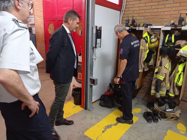 Fulgencio Perona visita el parque de Bomberos de Espinardo para evaluar el estado de las instalaciones y las posibles mejoras del parque - 1, Foto 1