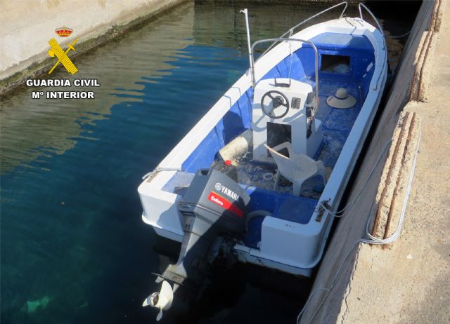 La Guardia Civil sorprende a dos pescadores furtivos en Águilas - 1, Foto 1