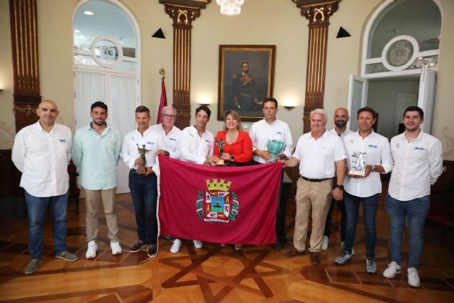 La alcaldesa recibe a la tripulación del ´Enewtec´ tras hacerse con el Trofeo SM La Reina - 1, Foto 1