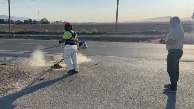 El Ayuntamiento intensifica el plan de desbroce con brigadas manuales para actuar en carriles bici, aceras y núcleos rurales antes de finalizar julio El Ayuntamiento intensifica el plan de desbroce con brigadas manuales para actuar en carriles bici, aceras y núcleos rurales antes de finalizar julio