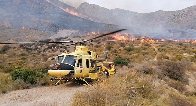 Incendio forestal en la Sierra de Las Moreras, en Mazarrón Incendio forestal en la Sierra de Las Moreras, en Mazarrón