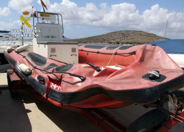 La Guardia Civil detiene al patrón que abordó una embarcación del Servicio de Pesca de la CARM - 3, Foto 3