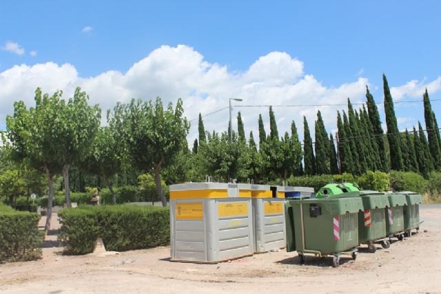Instan a realizar un uso adecuado de los contenedores en las zonas de los Huertos y las pedanías en verano - 2, Foto 2