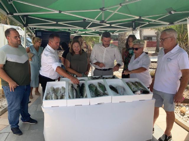 El consejero Antonio Luengo anima a consumir pescado de las costas de la Región de Murcia - 1, Foto 1