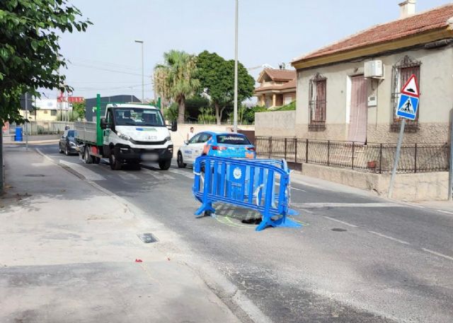 Fructuoso: Que un socavón de semejantes proporciones permanezca sin reparación en Casillas desde principios de julio muestra la evidente dejadez y el abandono de las pedanías de Ballesta - 2, Foto 2