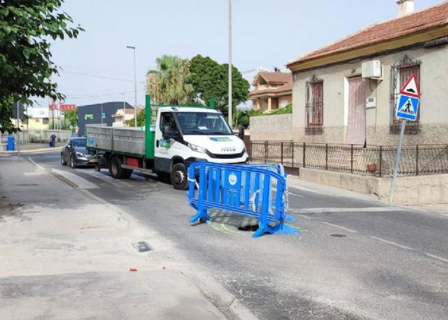 Fructuoso: Que un socavón de semejantes proporciones permanezca sin reparación en Casillas desde principios de julio muestra la evidente dejadez y el abandono de las pedanías de Ballesta - 5, Foto 5