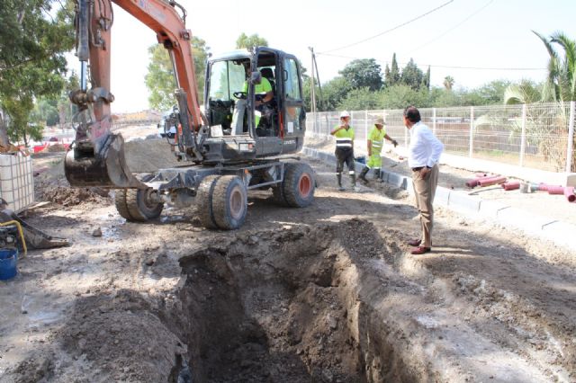 El suministro de agua potable se recupera casi en su totalidad en la Avenida de Santa Clara mientras se repara la avería - 1, Foto 1