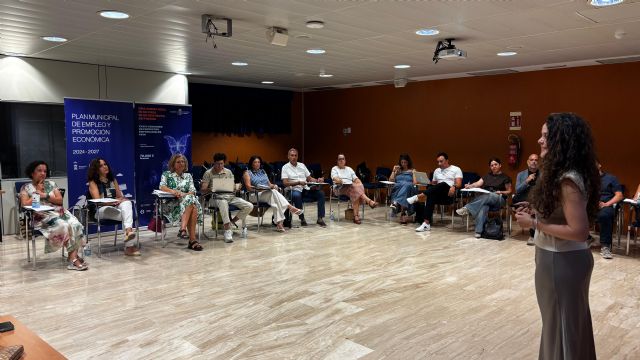 Murcia selecciona los proyectos finalistas del XXXIV Concurso de Proyectos Empresariales, que repartirá 70.000 euros en premios Murcia selecciona los proyectos finalistas del XXXIV Concurso de Proyectos Empresariales, que repartirá 70.000 euros en premios