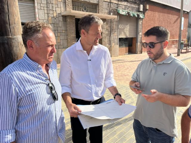 Barriomar mejora la accesibilidad con la renovación de la acera de la Avenida Ciudad de Almería Barriomar mejora la accesibilidad con la renovación de la acera de la Avenida Ciudad de Almería