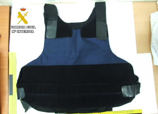 La Guardia Civil desmantela un grupo criminal que asaltó a punta de pistola un comercio en Cartagena La Guardia Civil desmantela un grupo criminal que asaltó a punta de pistola un comercio en Cartagena